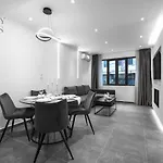 Maison Cristal, The Luxury