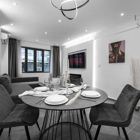 Maison Cristal, The Luxury Apartment *