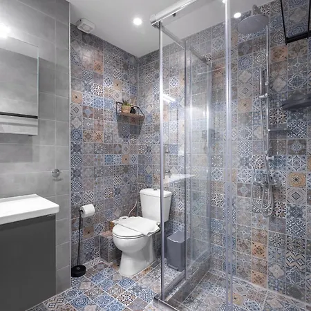 Maison Cristal, The Luxury