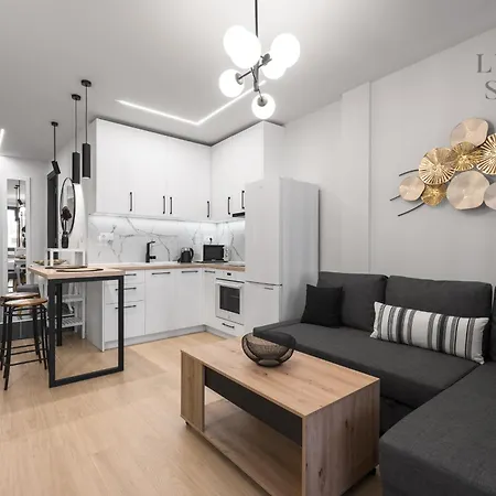Maison Cristal, The Luxury Apartment