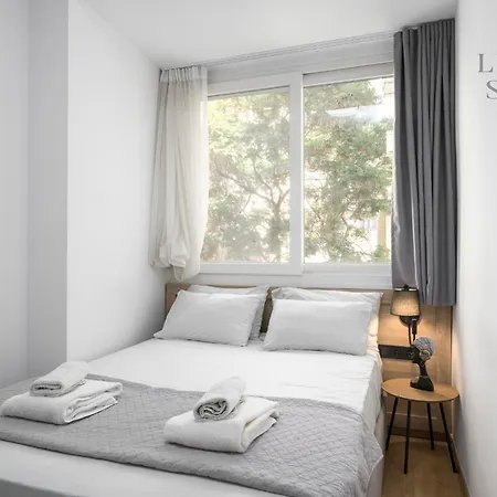 Maison Cristal, The Luxury